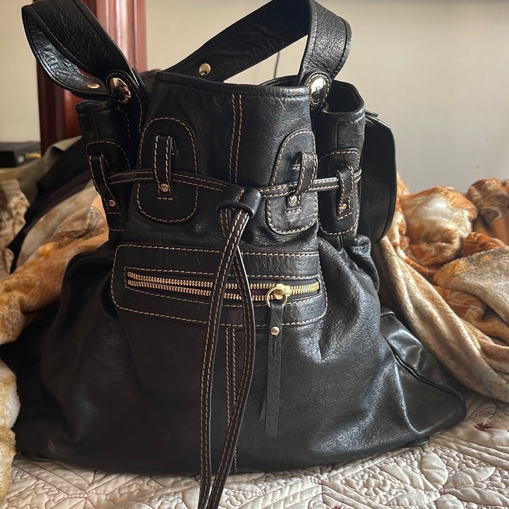Gustto Large Black Leather Bag